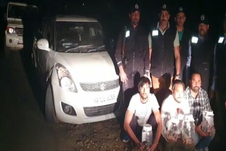 STF ने जठेड़ी गैंग के शार्प शूटर सहित 3 बदमाशों को दबोचा, भारी मात्रा में हथियार व गाड़ी बरामद STF ने जठेड़ी गैंग के शार्प शूटर सहित 3 बदमाशों को दबोचा, भारी मात्रा में हथियार व गाड़ी बरामद