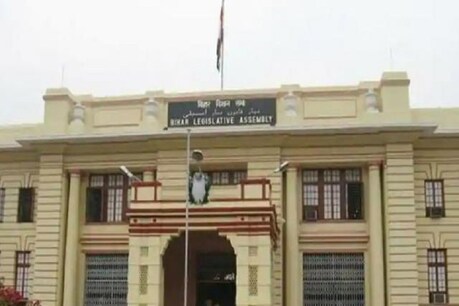 बिहार विधानसभा में RJD-BJP विधायकों में हाथापाई की नौबत, तेजस्वी ने NPR-CAA पर CM नीतीश को घेरा बिहार विधानसभा में RJD-BJP विधायकों में हाथापाई की नौबत, तेजस्वी ने NPR-CAA पर CM नीतीश को घेरा