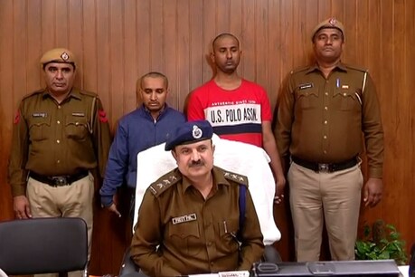 गुरुग्राम : चलती कार में चलाते थे कॉल सेंटर, तीन युवतियों समेत पांच गिरफ्तार गुरुग्राम : चलती कार में चलाते थे कॉल सेंटर, तीन युवतियों समेत पांच गिरफ्तार