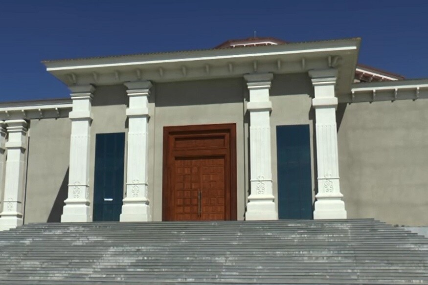 gairsain assembly building, पिछले साल शीतकालीन सत्र गैरसैंण में कराए जाने की वजह सीएम ने सर्दी को बताया था.