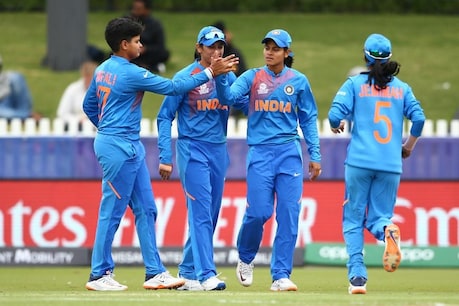 टी20 वर्ल्ड कप के सेमीफाइनल में टीम इंडिया, न्यूजीलैंड को 4 रन से हराकर पूरी की जीत की हैट्रिक टी20 वर्ल्ड कप के सेमीफाइनल में टीम इंडिया, न्यूजीलैंड को 4 रन से हराकर पूरी की जीत की हैट्रिक