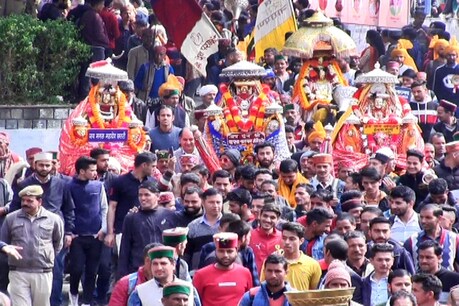 मंडी अंतरराष्ट्रीय शिवरात्रि महोत्सव खत्म, राज्यपाल दत्तात्रेय ने किया समापन मंडी अंतरराष्ट्रीय शिवरात्रि महोत्सव खत्म, राज्यपाल दत्तात्रेय ने किया समापन
