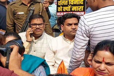 दिल्ली हिंसा के खिलाफ कपिल मिश्रा का शांति मार्च, कहा- अंकित शर्मा के घर भी जाएं केजरीवाल दिल्ली हिंसा के खिलाफ कपिल मिश्रा का शांति मार्च, कहा- अंकित शर्मा के घर भी जाएं केजरीवाल