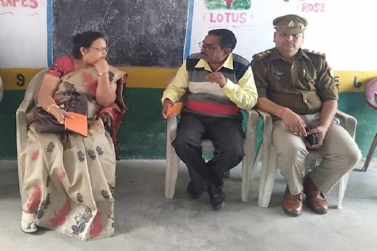 बाल आयोग की सदस्य पहुंची स्कूल 