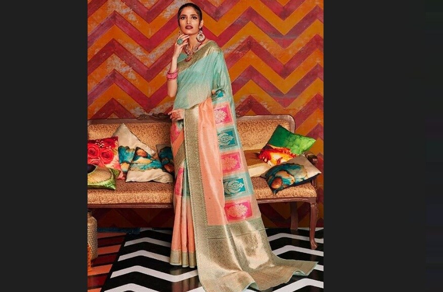 गोल्ड टोन और कढ़ाई के जाने वाली मूंगा सिल्क राजशाही परिवारों की शान मानी जाती थी.
