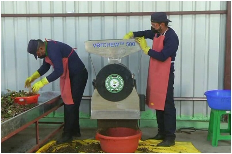 आपने फिल्म थ्री इडियट्स तो जरूर देखी होगी. इस फिल्म में दिखाया गया है कि कैसे एक आइडिया आपकी ज़िन्दगी बदल सकता है और फिल्म में तीन लोगों की कहानी दिखाई गई है जो कुछ अलग करने का संकल्प रखते हैं. जबकि मेरठ में ऐसी ही एक तिगड़ी ने गार्बेज क्लीनिक खोल कर देश को साफ रखने का बीड़ा उठाया है. इस क्लीनिक में गार्बेज एम्बुलेंस के जरिए रोजाना तकरीबन चार हजार किलो कूड़ा लाया जाता है और फिर इसी कूड़े से खाद बनाई जाती है. आपने फिल्म थ्री इडियट्स तो जरूर देखी होगी. इस फिल्म में दिखाया गया है कि कैसे एक आइडिया आपकी ज़िन्दगी बदल सकता है और फिल्म में तीन लोगों की कहानी दिखाई गई है जो कुछ अलग करने का संकल्प रखते हैं. जबकि मेरठ में ऐसी ही एक तिगड़ी ने गार्बेज क्लीनिक खोल कर देश को साफ रखने का बीड़ा उठाया है. इस क्लीनिक में गार्बेज एम्बुलेंस के जरिए रोजाना तकरीबन चार हजार किलो कूड़ा लाया जाता है और फिर इसी कूड़े से खाद बनाई जाती है.