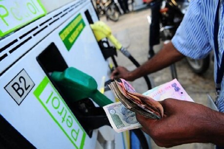 खुशखबरी! लॉकडाउन खत्म होने के बाद भी नहीं बढ़ेंगी Petrol-Diesel की कीमत, पेट्रोलियम मंत्रालय ने जारी किया आदेश खुशखबरी! लॉकडाउन खत्म होने के बाद भी नहीं बढ़ेंगी Petrol-Diesel की कीमत, पेट्रोलियम मंत्रालय ने जारी किया आदेश