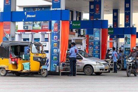 Petrol-Diesel Rates: पेट्रोल एक बार फिर 72 रुपये के पार, डीजल भी हुआ महंगा Petrol-Diesel Rates: पेट्रोल एक बार फिर 72 रुपये के पार, डीजल भी हुआ महंगा