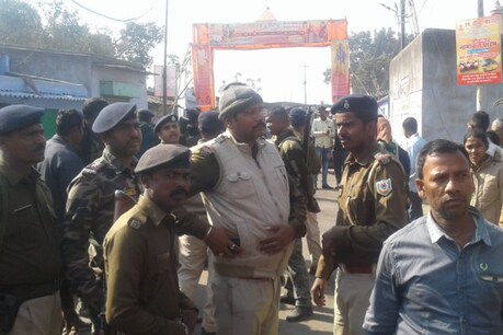 बीजेपी विधायक को गिरफ्तार करने पहुंची कई थानों की पुलिस, चकमा देकर भागे बीजेपी विधायक को गिरफ्तार करने पहुंची कई थानों की पुलिस, चकमा देकर भागे