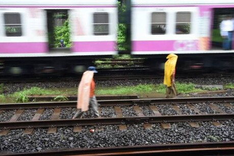 सांसद अर्जुनलाल मीणा ने महत्वपूर्ण रेलवे आमान परिवर्तन की योजना का मुद्दा लोकसभा में उठाया. (प्रतीकात्मक तस्वीर/Getty Images)