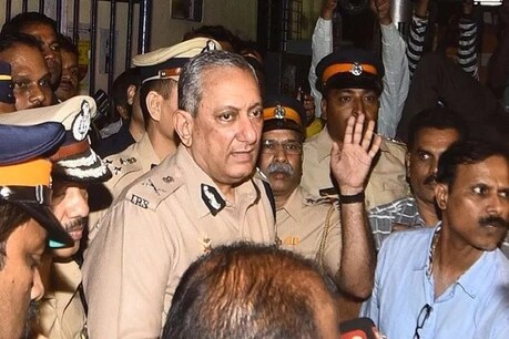 शीना बोरा मर्डर केस में मुंबई के पूर्व कमिश्नर राकेश मारिया ने तोड़ी चुप्पी, किए नए खुलासे शीना बोरा मर्डर केस में मुंबई के पूर्व कमिश्नर राकेश मारिया ने तोड़ी चुप्पी, किए नए खुलासे