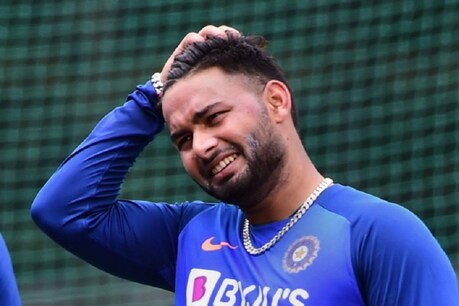 ऋद्धिमान साहा के साथ हुआ 'धोखा', ऋषभ पंत को खिलाने के लिए विराट कोहली ने कर दिया टीम से बाहर ऋद्धिमान साहा के साथ हुआ 'धोखा', ऋषभ पंत को खिलाने के लिए विराट कोहली ने कर दिया टीम से बाहर