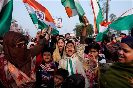 शाहीन बाग, नई दिल्ली के इलाके में नागरिकता संशोधन कानून के खिलाफ प्रदर्शन करते लोगों की फाइल फोटो (Reuters)