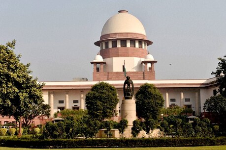 अजीबो-गरीब वजहों से हड़ताल करने वाले वकीलों पर कार्रवाई करे बार काउंसिलः सुप्रीम कोर्ट अजीबो-गरीब वजहों से हड़ताल करने वाले वकीलों पर कार्रवाई करे बार काउंसिलः सुप्रीम कोर्ट