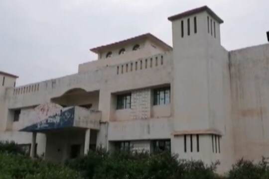 सारंडा जंगल में स्थित किरीबुरू थाने का मॉडल भवन  