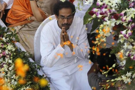 मुंबई-अहमदाबाद बुलेट ट्रेन प्रोजेक्ट पर उद्धव ठाकरे ने लगाई रोक मुंबई-अहमदाबाद बुलेट ट्रेन प्रोजेक्ट पर उद्धव ठाकरे ने लगाई रोक