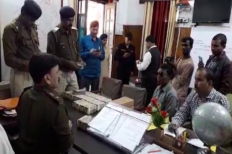 शराब की टोह में लगी पुलिस को कार से मिले सवा करोड़ रुपए, पैसे गिनने के लिए मंगवानी पड़ी मशीन शराब की टोह में लगी पुलिस को कार से मिले सवा करोड़ रुपए, पैसे गिनने के लिए मंगवानी पड़ी मशीन