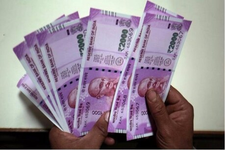 केंद्र सरकार कई योजनाओं का लाभ डीबीटी के जरिए देती है.