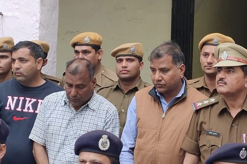 जयपुर ग्रामीण पुलिस (Jaipur Police) ने 5 अलग-अलग जगहों पर दबिश (Police