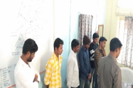 अरवल: सिपाही भर्ती परीक्षा के दौरान कादाचार के आरोप में 15 लोग गिरफ्तार अरवल: सिपाही भर्ती परीक्षा के दौरान कादाचार के आरोप में 15 लोग गिरफ्तार