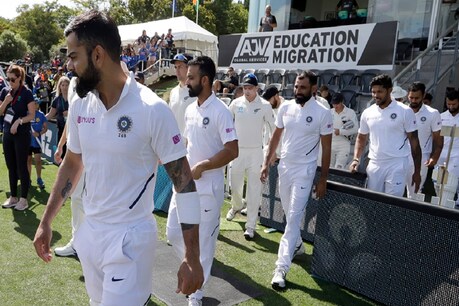 IND vs NZ: ढाई दिन में ढेर हुई टीम इंडिया, वनडे के बाद टेस्ट में भी न्यूजीलैंड ने किया सफाया IND vs NZ: ढाई दिन में ढेर हुई टीम इंडिया, वनडे के बाद टेस्ट में भी न्यूजीलैंड ने किया सफाया
