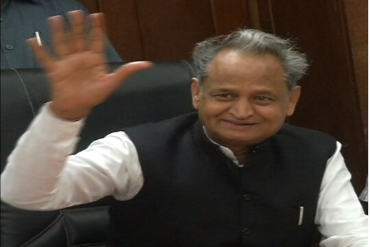राजस्थान में कांग्रेस की सरकार को हाईकमान सबसे सुरक्षित मानकर चल रहा है.