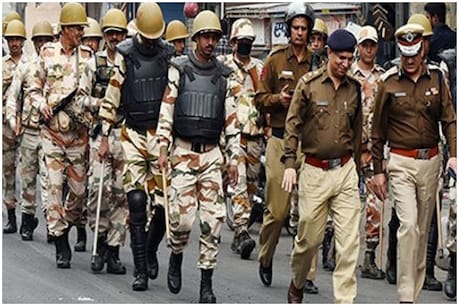नॉर्थ-ईस्ट दिल्ली में हुई हिंसा के दौरान पुलिस पर गोलियां चलाने वाले युवक शाहरुख को 3 मार्च को उत्तर प्रदेश के बरेली से गिरफ्तार किया गया था. (फाइल फोटो)