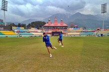 PHOTOS: धर्मशाला वन-डे: कोहली समेत टीम इंडिया के खिलाड़ियों ने बहाया पसीना, चहल ने भी थामा बल्ला