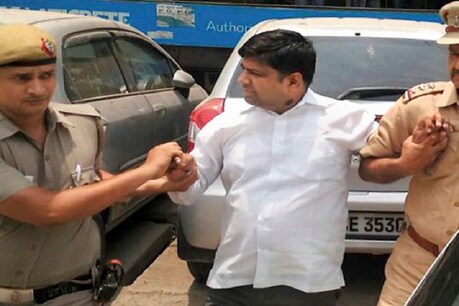 दिल्ली: छेड़छाड़ के मामले में कोर्ट ने AAP विधायक दिनेश मोहनिया को किया बरी दिल्ली: छेड़छाड़ के मामले में कोर्ट ने AAP विधायक दिनेश मोहनिया को किया बरी