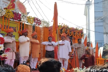 गोरखपुर: पहली बार योगी आदित्यनाथ के बिना निकली RSS की ऐतिहासिक नरसिंह शोभा यात्रा गोरखपुर: पहली बार योगी आदित्यनाथ के बिना निकली RSS की ऐतिहासिक नरसिंह शोभा यात्रा