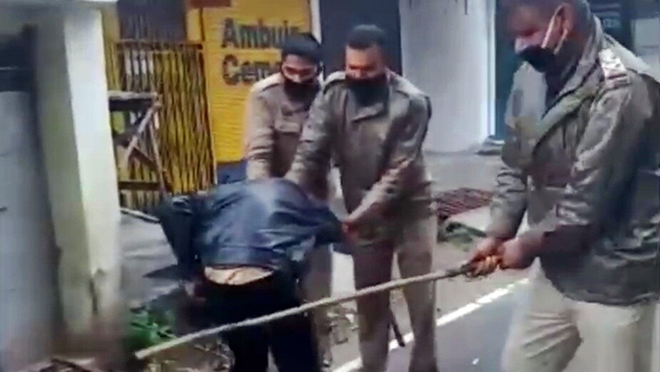 कांगड़ा: युवक बिना कारण घर से बाहर निकले थे.
