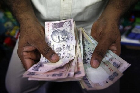 पीएफ खाते में योगदान का दायर बढ़ा सकती है सरकार