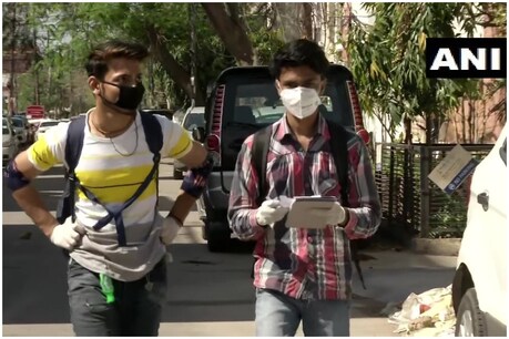 COVID-19: लॉकडाउन के बीच नोएडा के लोगों की जरूरत का ध्यान रख रहे दो नौजवान COVID-19: लॉकडाउन के बीच नोएडा के लोगों की जरूरत का ध्यान रख रहे दो नौजवान