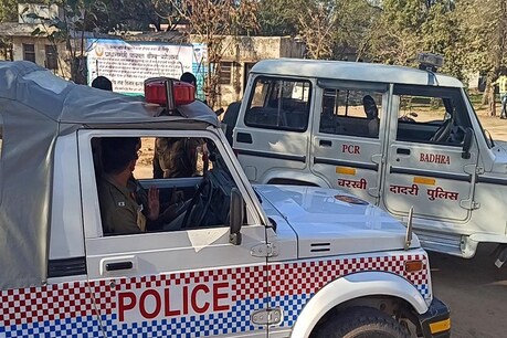 चरखी दादरी: बेटे ने कुल्हाड़ी से किया मां पर हमला, मौके पर ही मौत चरखी दादरी: बेटे ने कुल्हाड़ी से किया मां पर हमला, मौके पर ही मौत