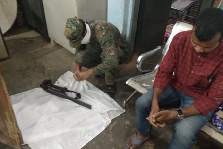 बैंक की सुरक्षा में तैनात पूर्व बीएसएफ जवान ने खुद को मारी गोली, मौत बैंक की सुरक्षा में तैनात पूर्व बीएसएफ जवान ने खुद को मारी गोली, मौत