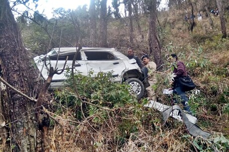शिमला में हादसा, दोस्त को घर छोड़ने जा रहे शख्स की कार लुढ़की, मौत शिमला में हादसा, दोस्त को घर छोड़ने जा रहे शख्स की कार लुढ़की, मौत