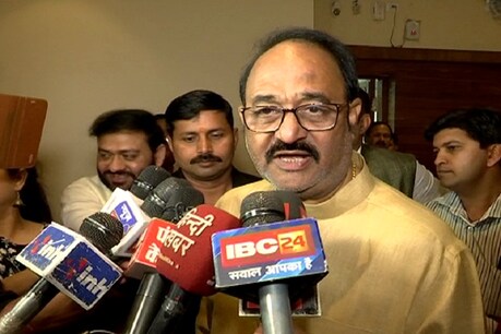 MP के सियासी संकट पर बोले स्पीकर एनपी प्रजापति, संविधान की चुप्पी असहज और असहनीय है MP के सियासी संकट पर बोले स्पीकर एनपी प्रजापति, संविधान की चुप्पी असहज और असहनीय है