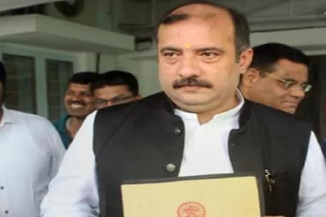 MP के मंत्री तरुण भनोट ने कहा- BJP का यह डांस प्रजातंत्र को खत्म करने का है MP के मंत्री तरुण भनोट ने कहा- BJP का यह डांस प्रजातंत्र को खत्म करने का है