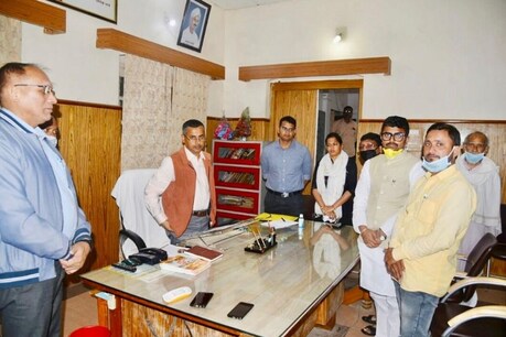 बलिया में युवा चेतना ने खत्म किया हल्ला बोल धरना, राष्ट्रीय संयोजक बोले- संघर्ष जारी रहेगा बलिया में युवा चेतना ने खत्म किया हल्ला बोल धरना, राष्ट्रीय संयोजक बोले- संघर्ष जारी रहेगा