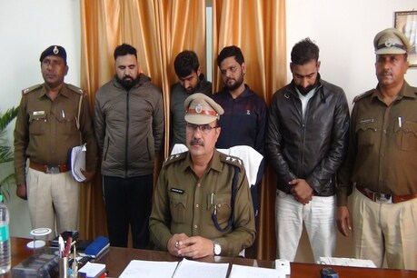 जेल में हुई सात 'दोस्तों' की मुलाकात, बाहर आकर बनाई लूट की योजना, चार गिरफ्तार जेल में हुई सात 'दोस्तों' की मुलाकात, बाहर आकर बनाई लूट की योजना, चार गिरफ्तार