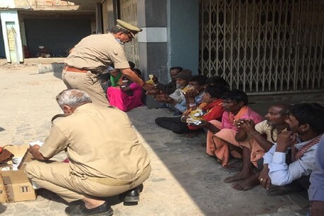 Lockdown: वाराणसी ADG की पहल, पूर्वी यूपी के इन 10 जिलों में शुरू हुआ पुलिस-पब्लिक अन्नपूर्णा बैंक Lockdown: वाराणसी ADG की पहल, पूर्वी यूपी के इन 10 जिलों में शुरू हुआ पुलिस-पब्लिक अन्नपूर्णा बैंक
