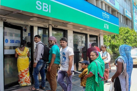 SBI और इंडियन बैंक के ATM से क्यों नहीं निकल रहे 2000 रुपये के नोट, सरकार ने संसद में दी जानकारी SBI और इंडियन बैंक के ATM से क्यों नहीं निकल रहे 2000 रुपये के नोट, सरकार ने संसद में दी जानकारी