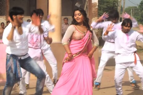 Holi पर रंग जमाने आ गए खेसारी और पवन सिंह समेत ये भोजपुरी स्टार्स, 5 धमाकेदार गाने Holi पर रंग जमाने आ गए खेसारी और पवन सिंह समेत ये भोजपुरी स्टार्स, 5 धमाकेदार गाने
