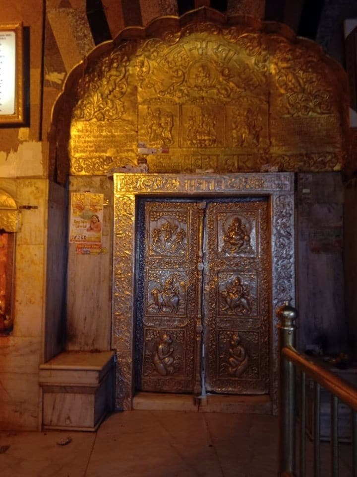 ऊना के चिंतपूर्णि मंदिर में कपाट किए गए बंद.