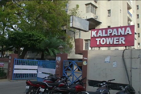 कानपुर के लिए मुसीबत बना कनिका कपूर का 4 घंटे का ठहराव, कल्पना टावर Isolated कानपुर के लिए मुसीबत बना कनिका कपूर का 4 घंटे का ठहराव, कल्पना टावर Isolated