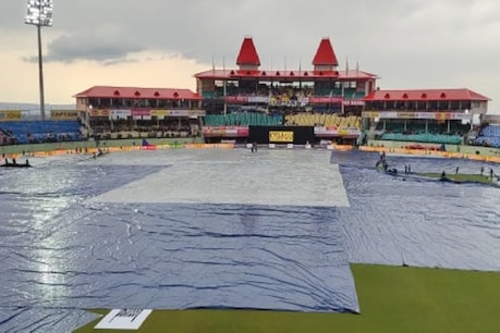 भारत-साउथ अफ्रीका वनडे में टॉस से पहले ही धर्मशाला में बारिश शुरू हो गई.