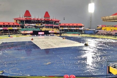 12 मार्च को धर्मशाला में बारिश के चलते धुला भारत और दक्षिण अफ्रीका के बीच पहला वनडे मैच.