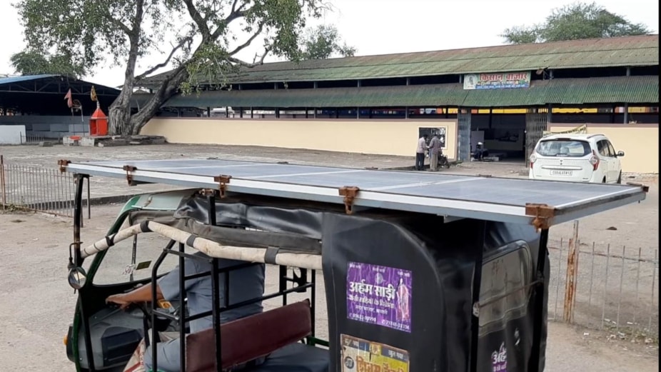 chhattisgarh news, cg news, dhamtari news. solar e-rickshaw driver of dhamtari, solar e-rickshaw maker, solar e-rickshaw, solar e-rickshaw in dhamtari, छत्तीसगढ़ न्यूज, सीजी न्यूज, धमतरी न्यूज, धमतरी में सोलर ई-रिक्शा, धमतरी का सोलर ई-रिक्शा चालक, धमतरी में सोलर ई-रिक्शा,