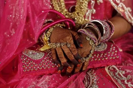 कासगंज. बहन की शादी की रात भाई संतोष ने खुद को गोली मारकर आत्महत्या कर ली. (सांकेतिक फोटो)