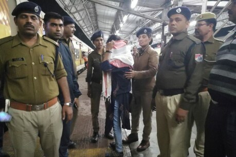 बिलासपुर यूनिवर्सिटी से लापता गोल्ड मेडलिस्ट छात्रा झांसी में मिली, मोबाइल लोकेशन ने बताया पता बिलासपुर यूनिवर्सिटी से लापता गोल्ड मेडलिस्ट छात्रा झांसी में मिली, मोबाइल लोकेशन ने बताया पता